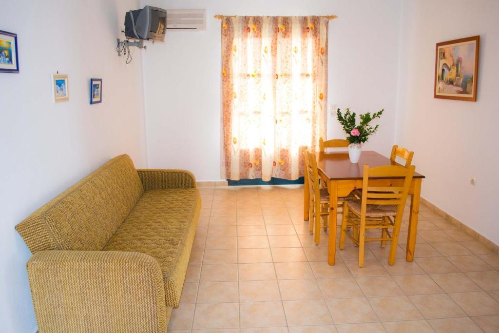 Mousses Studios & Apartments Lefkos  Bilik gambar